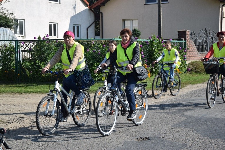 Rowerowa pielgrzymka do Domaniewic
