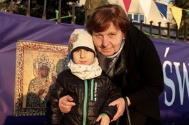 - Mam nadzieje, że wnuczek to wydarzenie zapamięta - mówi pani Teresa