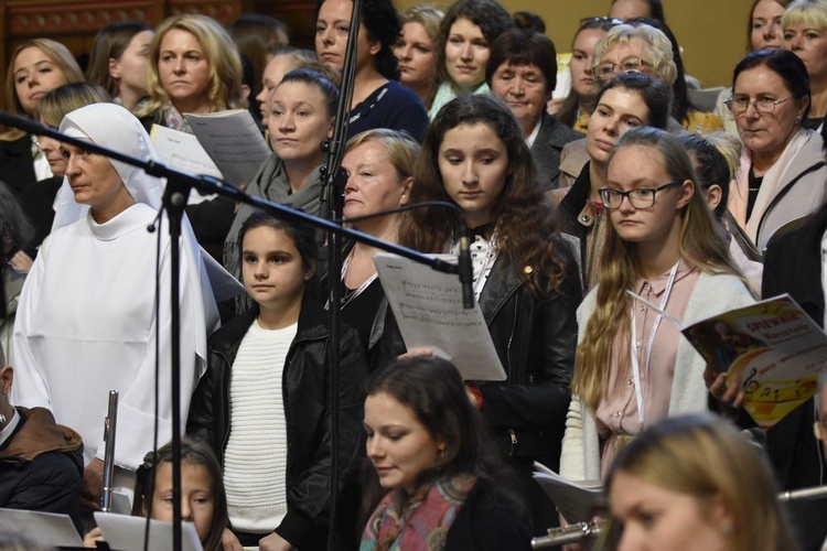 Koronacja fresku Matki Miłosierdzia w Dzierżoniowie