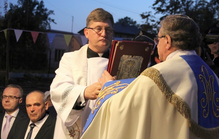 Pustelnik wita Królową