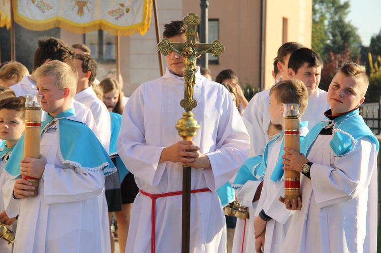 Procesja różańcowa w Borzęcinie