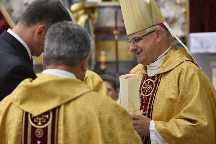 Koronacja fresku Matki Miłosierdzia w Dzierżoniowie