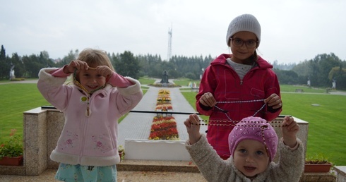 Niech różaniec oplecie granicę