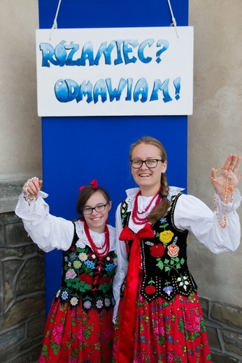 Różaniec z młodymi w Łącku