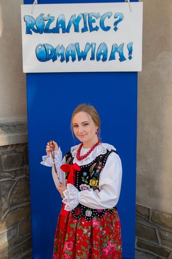 Różaniec z młodymi w Łącku