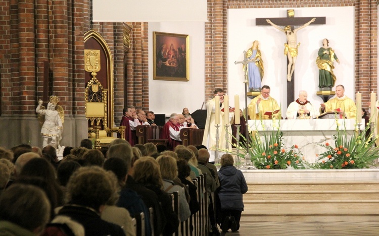 Święty Michał Archanioł jest, obok św. Floriana, patronem bazyliki archikatedralnej na Pradze