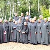 Pamiątkowe zdjęcie z biskupem ordynariuszem.