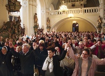 Zakończenie Mszy św. w grodowieckim sanktuarium.