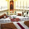 Rzeźby ustawiono w prezbiterium najstarszej świątyni w diecezji noszącej wezwanie Chrystusa Miłosiernego.