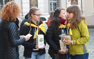 Już w niedzielę 8 października znów pod kościołami diecezji zrobi się żółto.