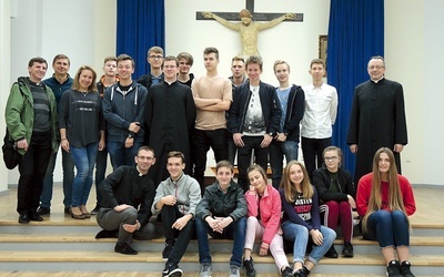 Zespół młodzieżowej Alphy z parafii św. Stanisława w Andrychowie