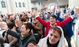Do diecezjalnego sanktuarium zjechało prawie 400 członków wspólnot charyzmatycznych. 