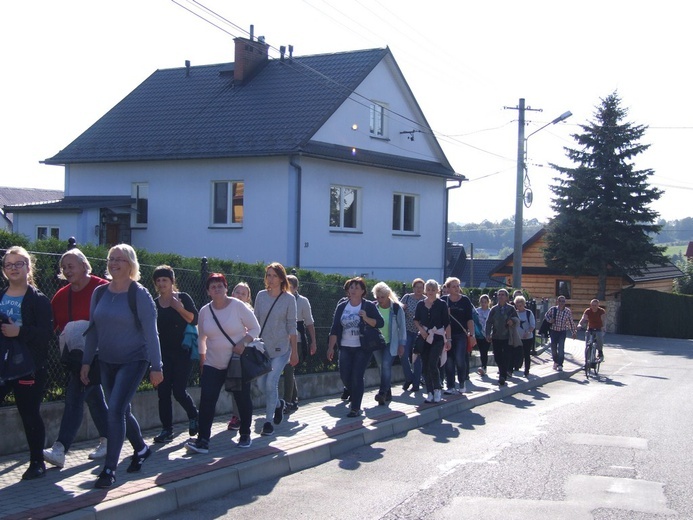 Z Gnojnika pieszo do Porąbki Uszewskiej