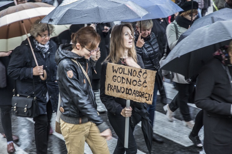 Co na sztandarach feministek? Matka Boża i aborcja