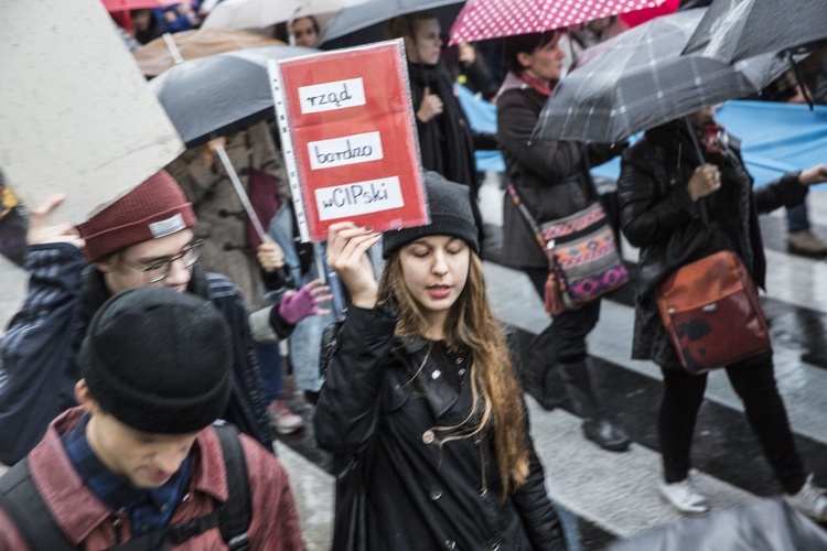 Co na sztandarach feministek? Matka Boża i aborcja