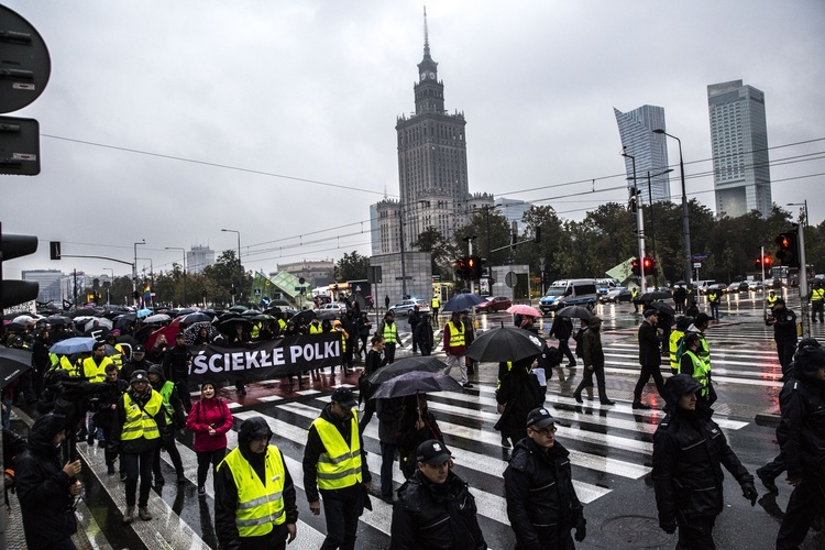 Co na sztandarach feministek? Matka Boża i aborcja