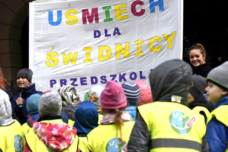 Tegoroczny Marsz Przedszkolaka wyruszył pod hasłem "Uśmiech dla Świdnicy"