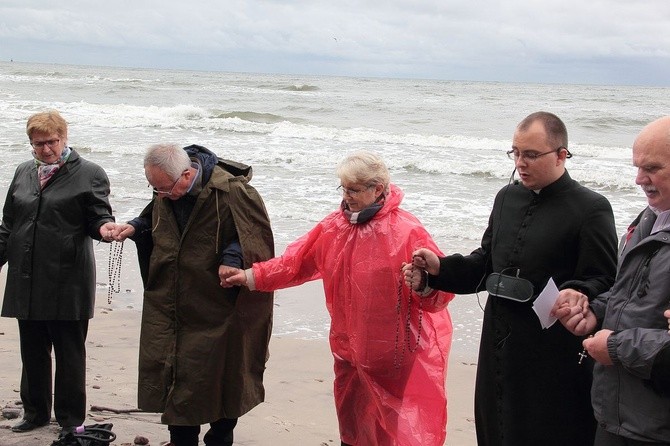 Różaniec do Granic na plaży w Ustce