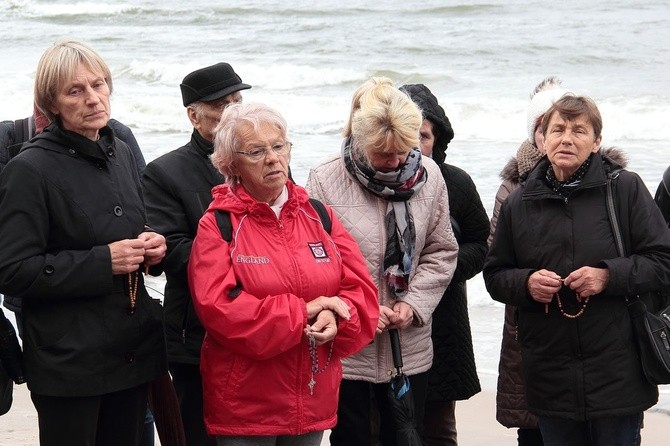 Różaniec do Granic na plaży w Ustce