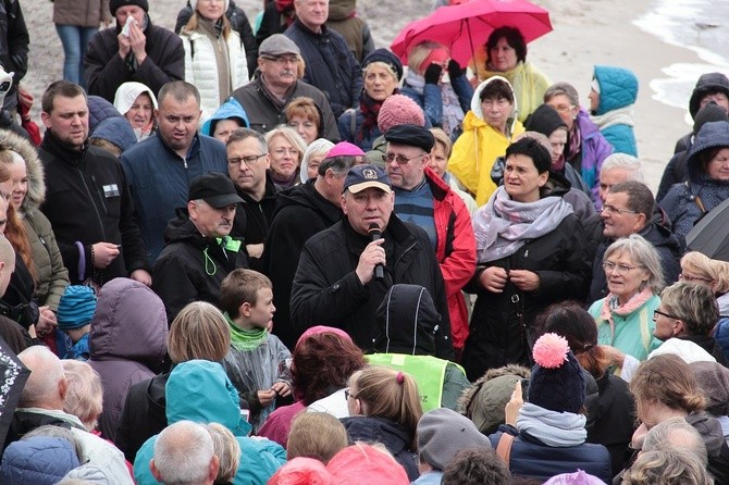 Różaniec do Granic na plaży w Ustce