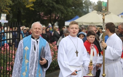 - Mamy szczególne powody, by Różaniec odmówić na granicznym dworcu kolejowym - tłumaczy ks. kan. Marian Brańka