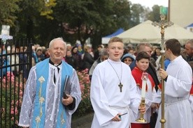 - Mamy szczególne powody, by Różaniec odmówić na granicznym dworcu kolejowym - tłumaczy ks. kan. Marian Brańka