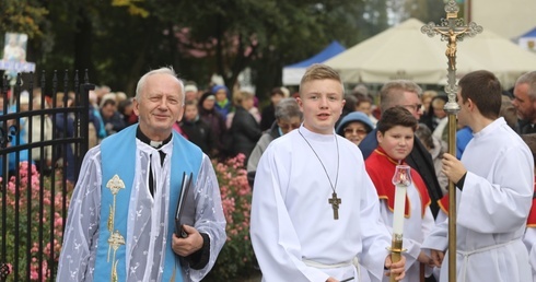 - Mamy szczególne powody, by Różaniec odmówić na granicznym dworcu kolejowym - tłumaczy ks. kan. Marian Brańka