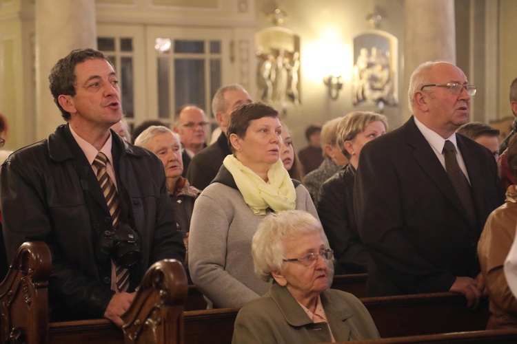 Cieszyńskie elżbietanki jubilatki z biskupem