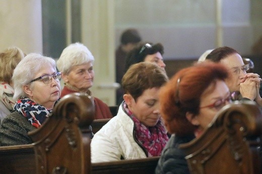 Cieszyńskie elżbietanki jubilatki z biskupem