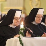 Cieszyńskie elżbietanki jubilatki z biskupem