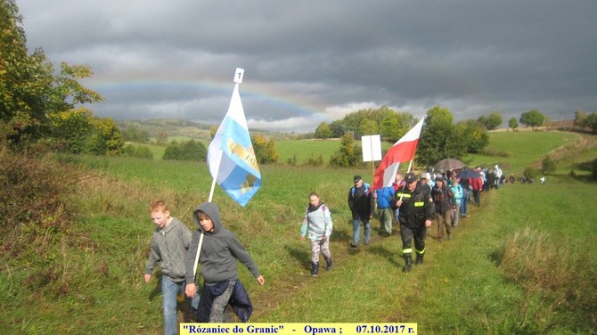 Z różańcem na granice!