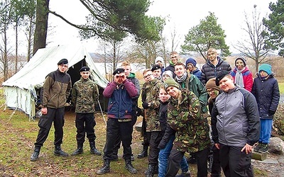 Nazwa drużyny  FDDH to skrót. Jego rozwinięcie można poznać dopiero  po kilku miesiącach służby.