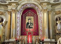 Prezbiterium kościoła w Kętach – z łaskami słynącą XIV-wieczną ikoną Matki Bożej.