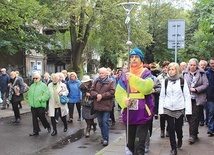 Z kościołów stacyjnych całej archidiecezji wyruszyły tłumy wiernych...