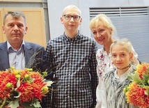 Konrad Kozacki na koncert przyszedł z rodziną.