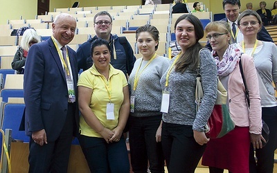 Jednym z prelegentów był prof. Bogdan Chazan (z lewej).