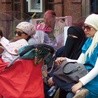 Muzułmanie na placu  św. Stefana w Wiedniu.