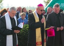 ▲	Modlitwę ekumeniczną prowadzili abp Józef Górzyński wraz z bp. Rudolfem Bażanowskim.