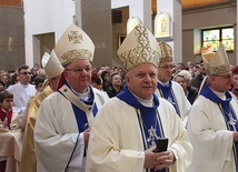 ▲	Uroczystą Mszę św. wraz z biskupem Krzysztofem Nitkiewiczem koncelebrowali lubelscy biskupi oraz kapłani archidiecezji lubelskiej.