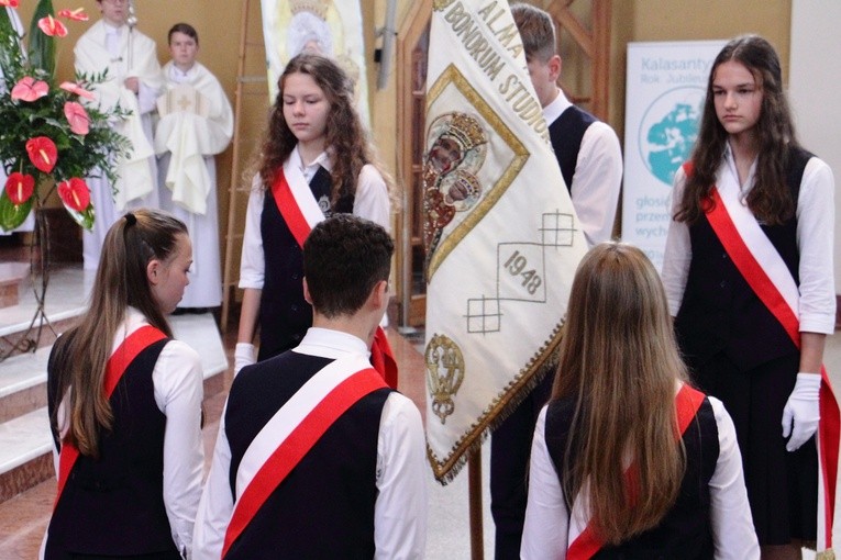 Święto patrona i ślubowanie klas I SP Zakonu Pijarów im. ks. S. Konarskiego