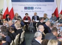 Beata Szydło: W przyszłym roku znacząco wzrośnie pula na wynagrodzenia dla rezydentów