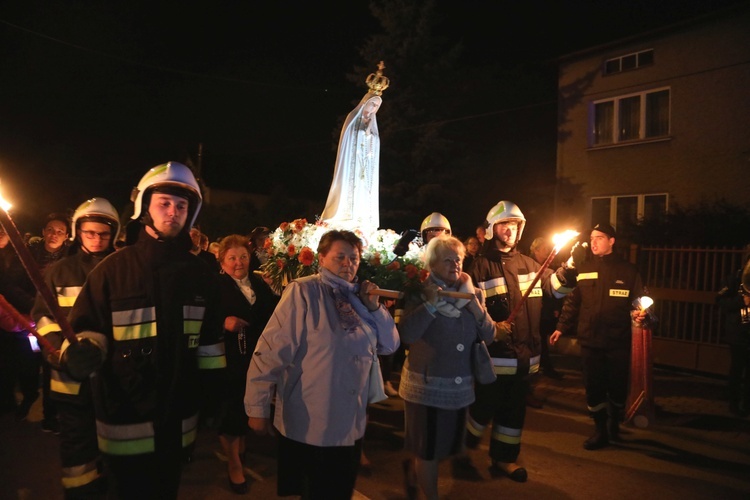 Różańcowa procesja fatimska w Czechowicach-Dziedzicach