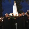 Jako pierwsi figurę MB Fatimskiej ponieśli kapłani dekanatu czechowickiego