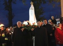 Jako pierwsi figurę MB Fatimskiej ponieśli kapłani dekanatu czechowickiego