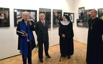 Spotkanie z s. Małgorzatą Borkowską poprzedziło otwarcie wystawy fotografii autorstwa Wojciecha Stana, radomskiego artysty fotografika