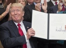 Trump podpisał rozporządzenie wykonawcze ws. Obamacare