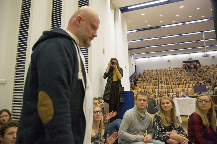 O. Szustak na SGGW. Sześć i pół rady na szczęśliwe małżeństwo