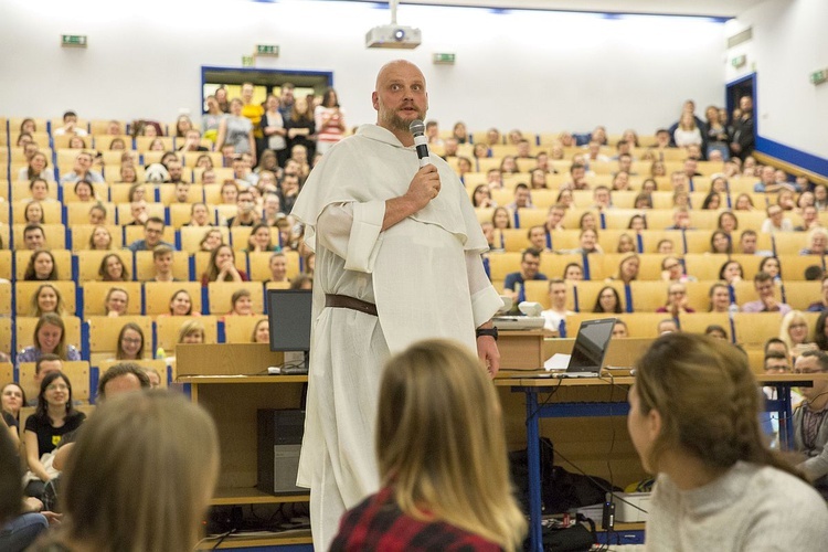 O. Szustak na SGGW. Sześć i pół rady na szczęśliwe małżeństwo