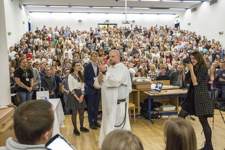 O. Szustak na SGGW. Sześć i pół rady na szczęśliwe małżeństwo
