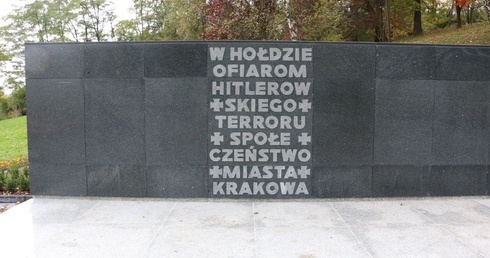 Odnowiono pomnik-mauzoleum w miejscu straceń na krakowskim "Glinniku"